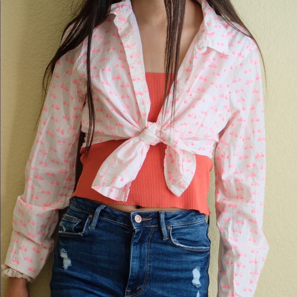 ⚡️⚡️White Button down blouse with bicycle print.